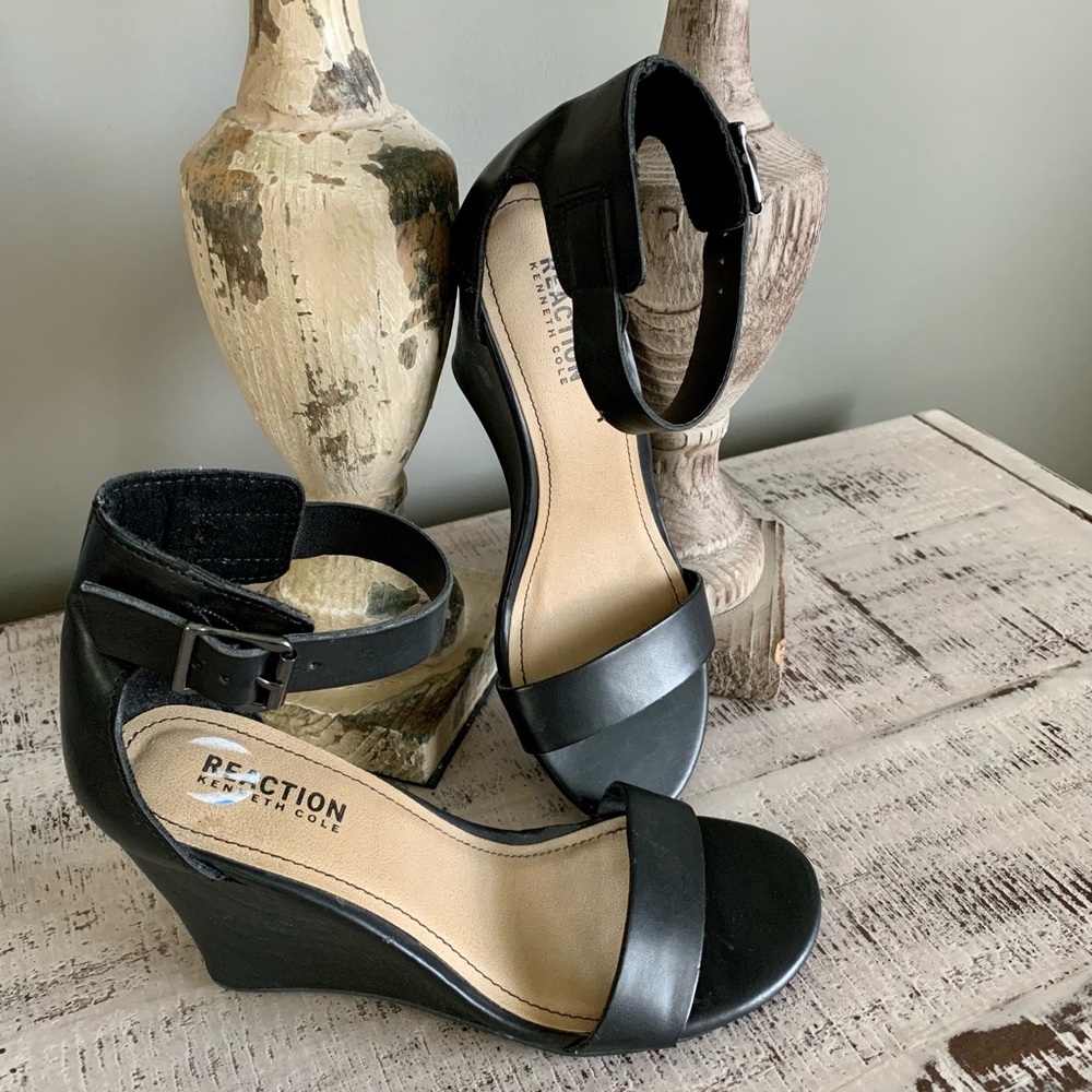 Kenneth Cole black wedge sandal